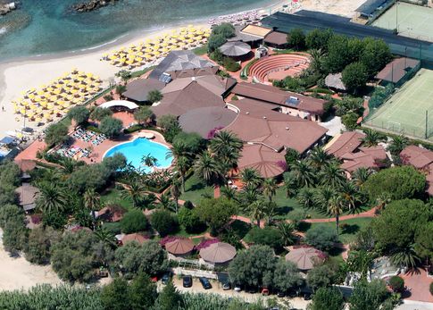 Wunderschöne Vier-Sterne-Hotel Baia del Sole an einer der schönstens Küstenabschnitte Kalabriens