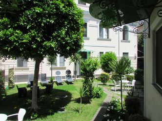 Einige Zimmer der "Villa Vittoria" im Herzen von Tropea in Kalabrien haben auch einen direkten Zugang zum Garten.